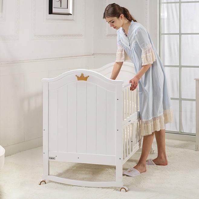 Factory Direct Sale New Zealand Pine Baby Crib Extension Wooden Child Bed for Sale