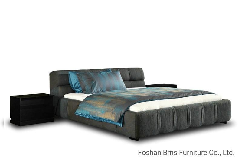 Modern Italian Upholstery Fabric King Bed with Stable Base and Headboard