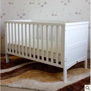 Modern Fashion Firm Solid Wood Baby Cot