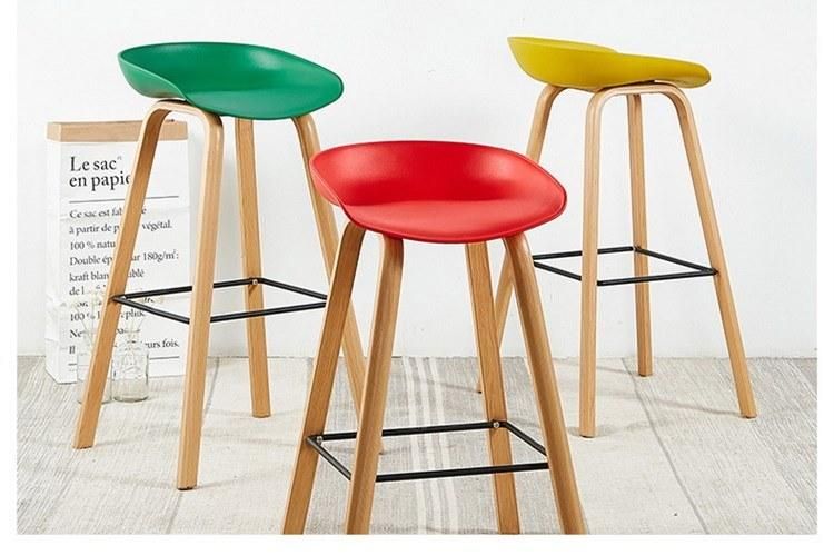 Colorful Small Size Bistro Modern Metal Leg Plastic Restaurant Bar Stool for Dining