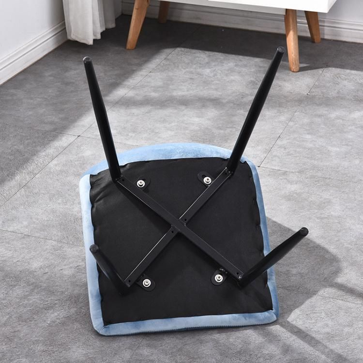 China Luxury Kitchen Chair Table and Chair Nordic Set Furniture Wholesale Custom Colors Velvet Chair with Black Metal Leg