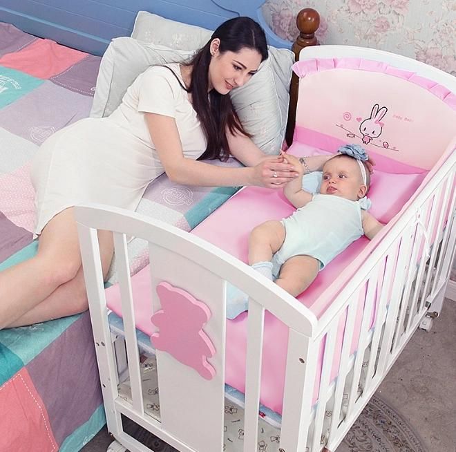 Manufacturers Wholesale High Quality Minimalist Luxurious Wooden Baby Crib 2022