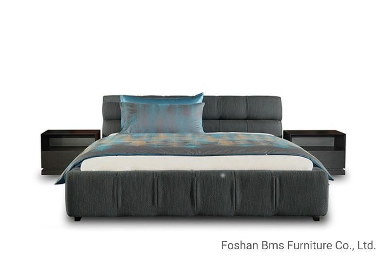 Modern Italian Upholstery Fabric King Bed with Stable Base and Headboard