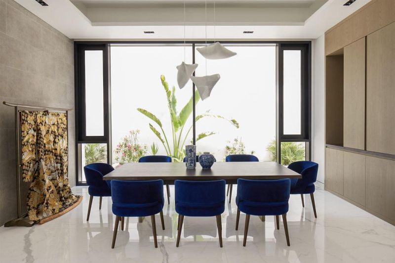 Modern Apartment Residence Dining Room Salon Large Trendy Wooden Table and 8 Chairs in Navy Blue Fabric with Partition Sideboard