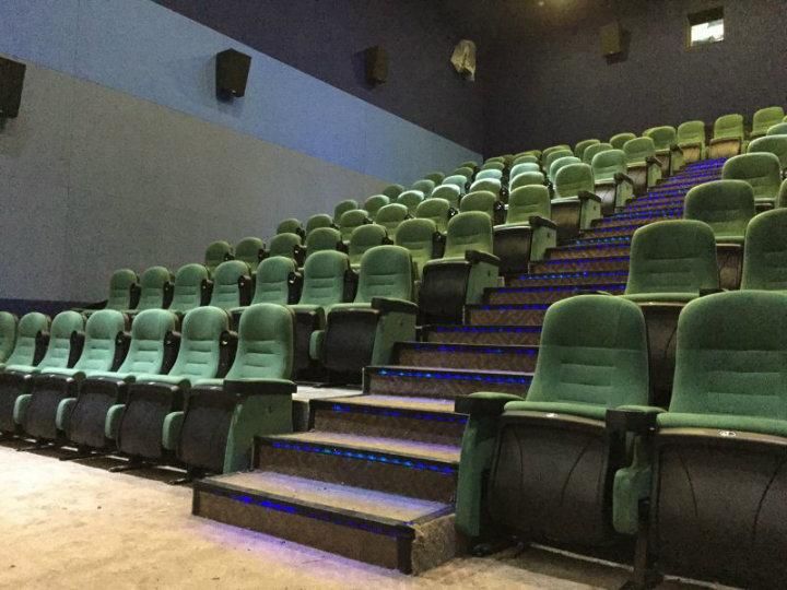 Luxury Home Cinema Reclining Media Room Theater Movie Auditorium Cinema Lounge